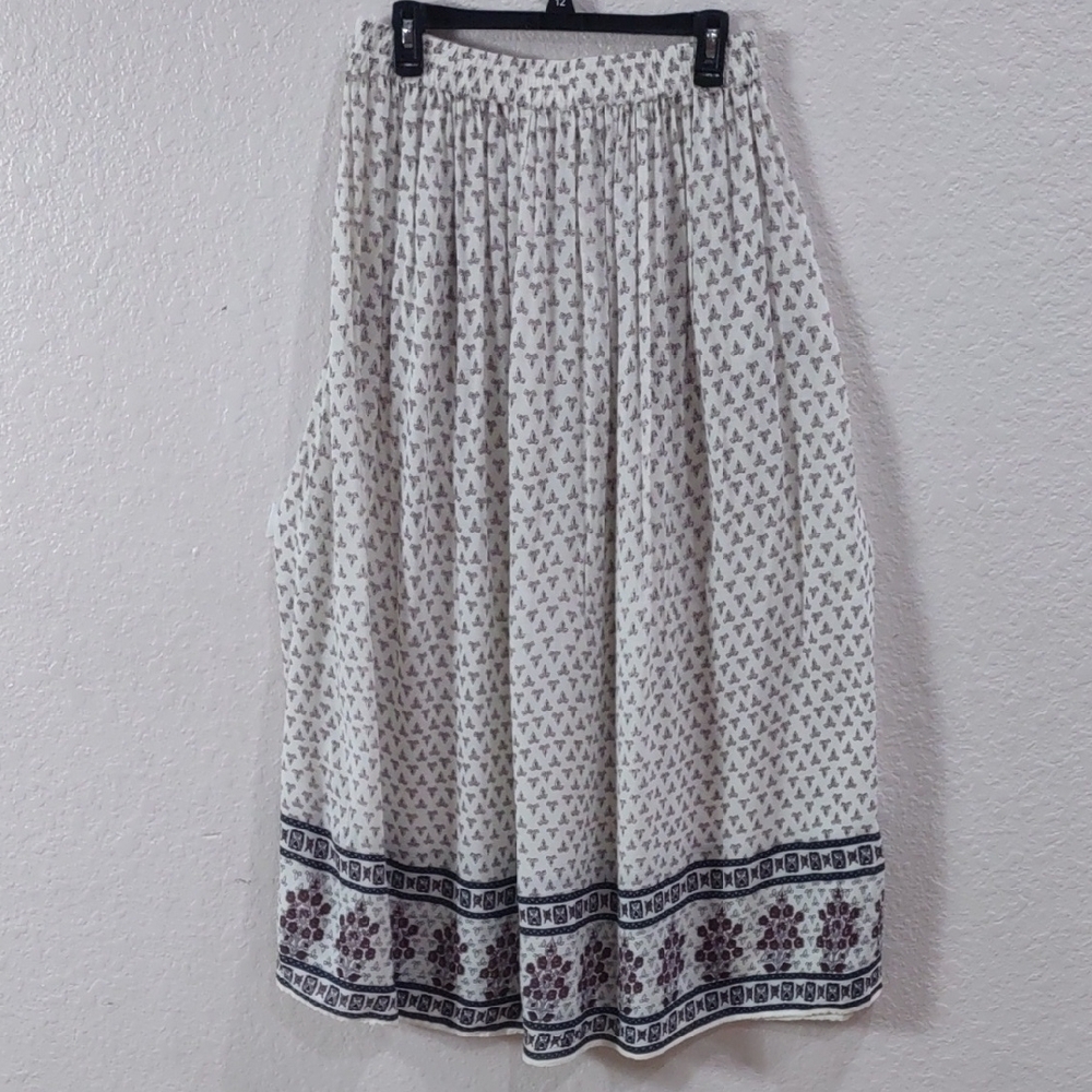 ZARA TRAFALUC Patterned Cream Skirt with Black and Red Accents - Picture 8 of 17